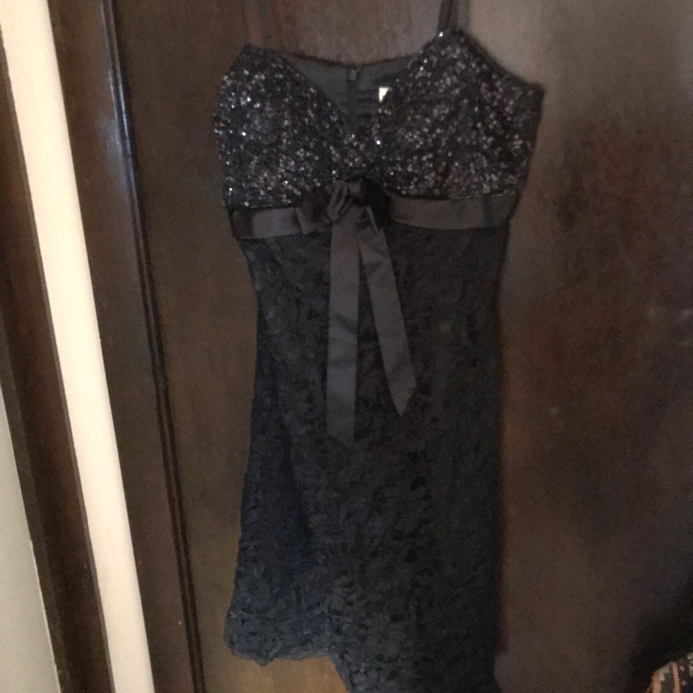 Black dress! Lace and sequins!